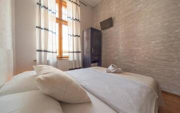 Фото номера Стандартный номер с кроватью размера &quot;queen-size&quot; Хостелы Central Sopot г. Сопот 5