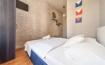 Фото номера Стандартный номер с кроватью размера &quot;queen-size&quot; Хостелы Central Sopot г. Сопот 2