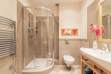Фото номера Апартаменты с 1 спальней: улица Monte Cassino, 40 Апартаменты Grand Apartments г. Сопот 3