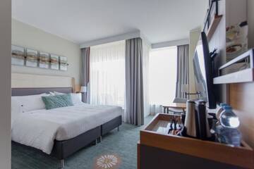 Фото номера Номер с кроватью размера «king-size» и балконом Отель Sopot Marriott Resort &amp; Spa г. Сопот 6