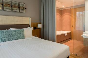 Фото номера Улучшенный номер с кроватью размера &quot;king-size&quot; и балконом Отель Sopot Marriott Resort &amp; Spa г. Сопот 5