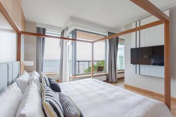 Фото номера Люкс с кроватью размера «king-size» и видом на море Отель Sopot Marriott Resort &amp; Spa г. Сопот 3