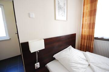 Фото номера Одноместный номер с ванной комнатой Отели типа «постель и завтрак» Hipnotic B&amp;B г. Сопот 5
