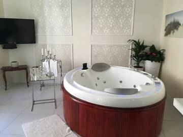 Фото номера Улучшенные апартаменты с гидромассажной ванной Апартаменты Sopot Spa Apartment г. Сопот 4