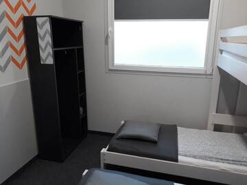 Фото номера Двухместный номер с двуспальной кроватью и дополнительной кроватью Хостелы Hostel Sopot Centrum г. Сопот 2