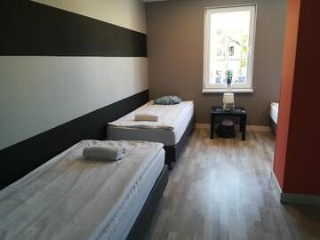 Фото номера Трехместный номер с собственной ванной комнатой вне номера Хостелы Tetris Sopot г. Сопот 6