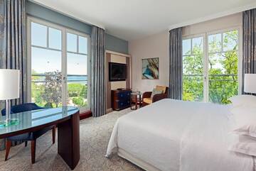 Фото номера Угловой номер с 1 кроватью размера «king-size» и видом на море Отель Sheraton Sopot Hotel г. Сопот 2