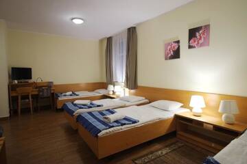 Фото номера Четырехместный номер (для 4 взрослых) Отель Hotel Miramar г. Сопот 2